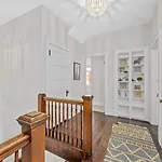 Deluxe 6 Bedroom 3 Min To Downtown W 2-Car Driveway