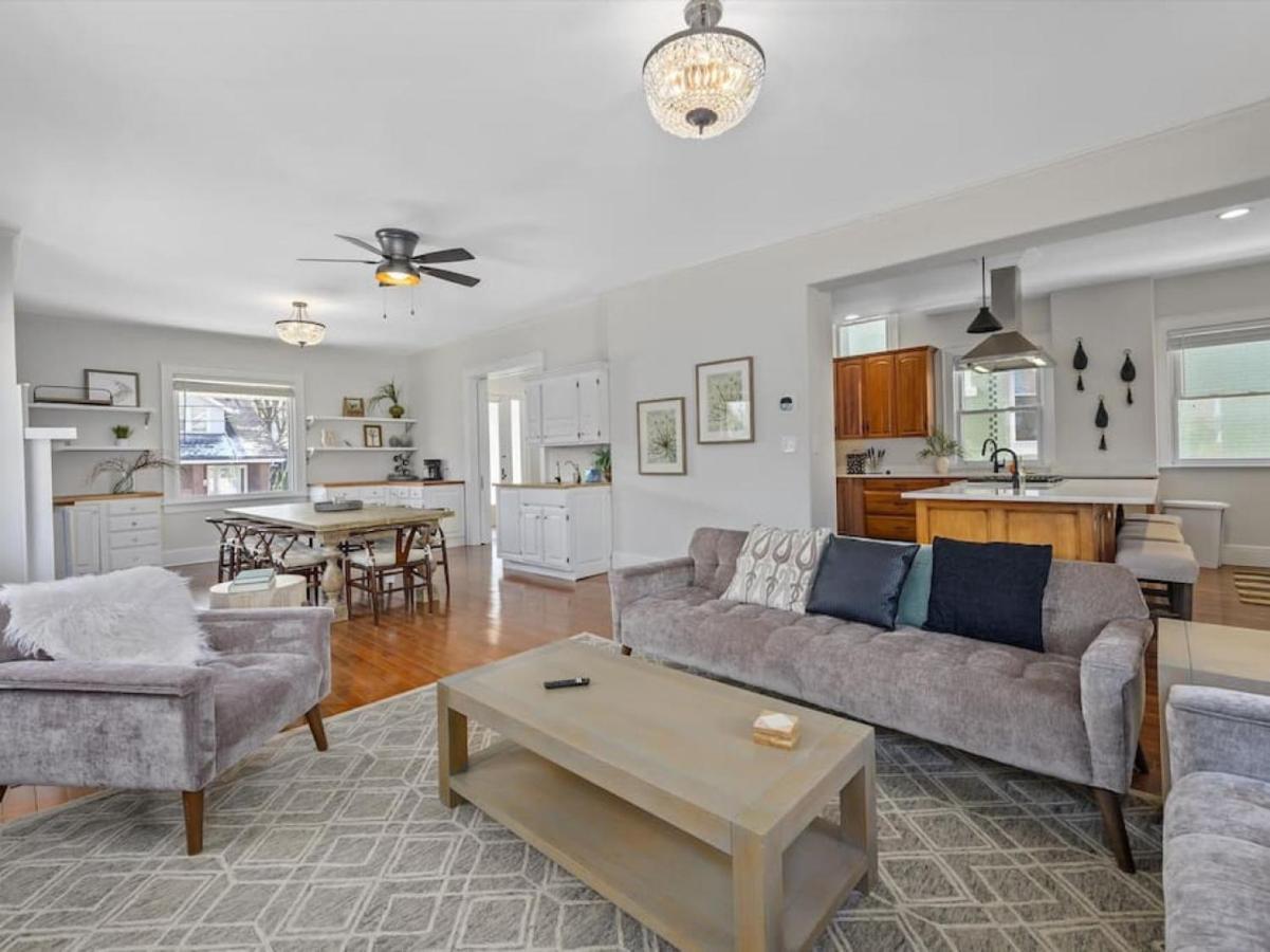 Deluxe 6 Bedroom 3 Min To Downtown W 2-car Driveway Casa de férias *