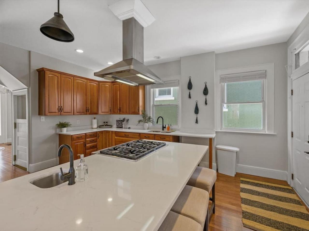Deluxe 6 Bedroom 3 Min To Downtown W 2-car Driveway Cincinnati
